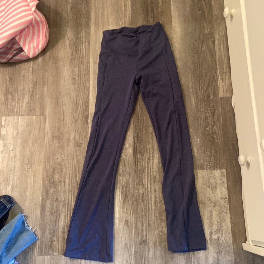 I wore these like once around the house they are medium flare.